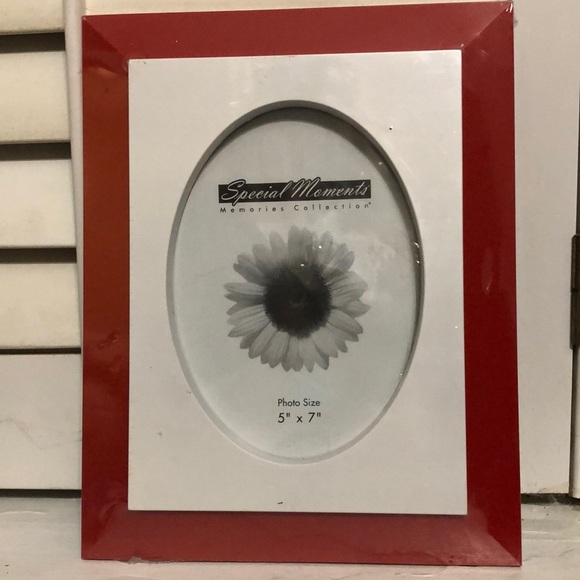 Four red and white frames, perfect for Valentines - Picture 2 of 4